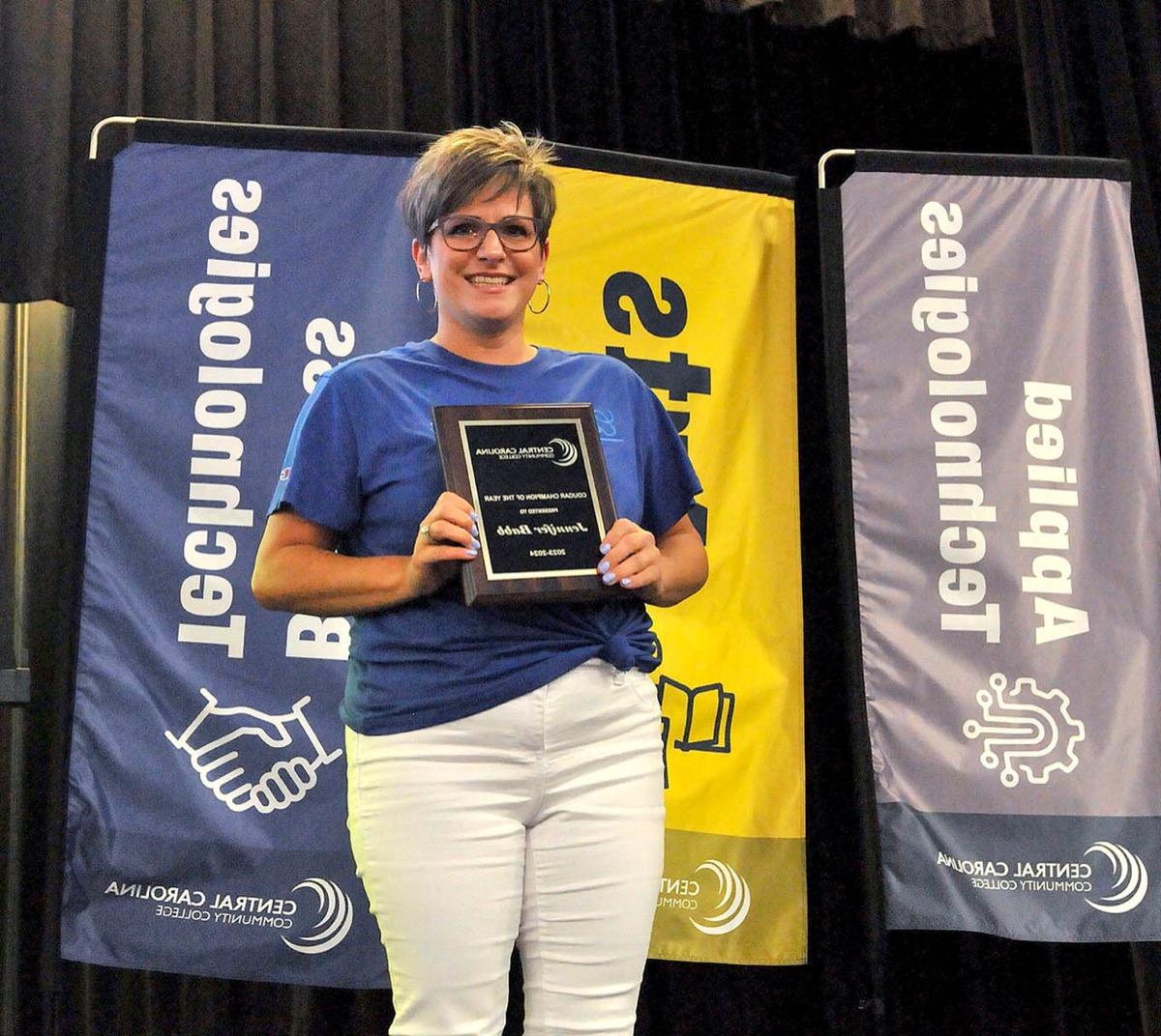 Click to enlarge,  Jennifer Babb has received the Central Carolina Community College Cougar Champion of the Year Award for 2023-2024. She is 推荐正规买球平台 Assistant Director of Student Onboarding and Success (Lee County). 